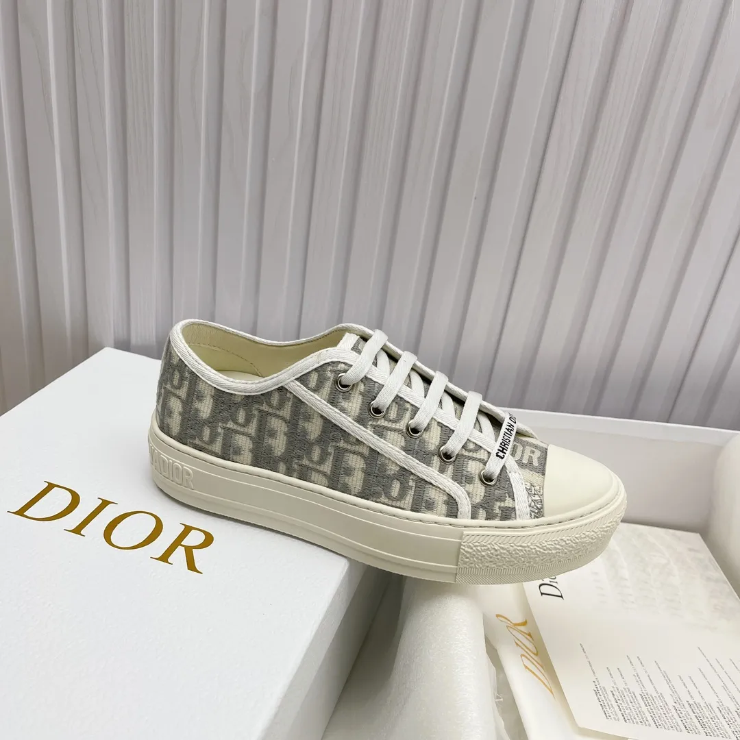 👟👟Ex-factory price 480👟👟 Women's shoes, women's clothing, women's shoes factory, ready-made high-quality Dior flat sneakers with fully embroidered iconic patterns👟👟 ♦️Top quality in the market🎗Hot model in foreign counters🎗Non-common imitation version in the market🎗🔳The fabric is made of Italian🇮🇹imported fabrics❗️Embroidered upper, original mold injection Logo frosted five-pointed star outsole🔳Inside imported lambskin + high elasticity injection molding mold Logo foam feet Code number: 35 to 42